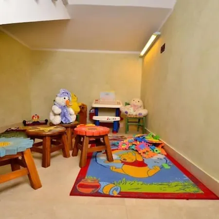 Lovely 5-bed In Villa