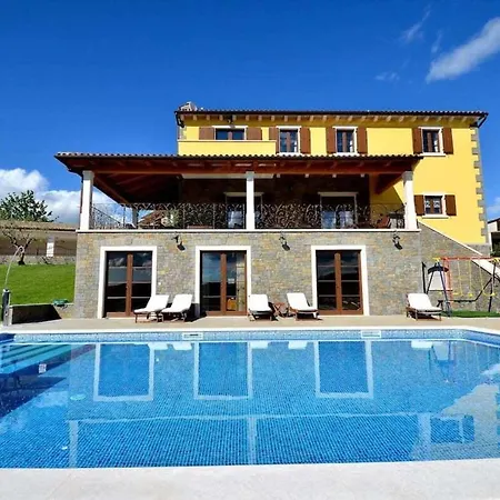 Lovely 5-bed In Villa