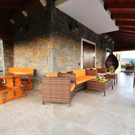 Lovely 5-bed In Buzet