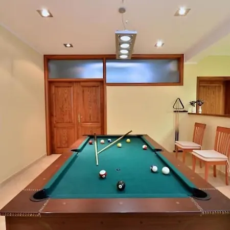 Villa Lovely 5-bed In *
