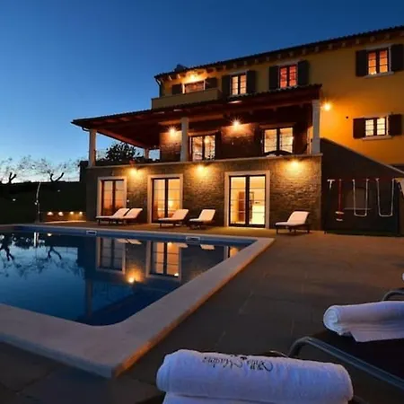 Villa Lovely 5-bed In Buzet
