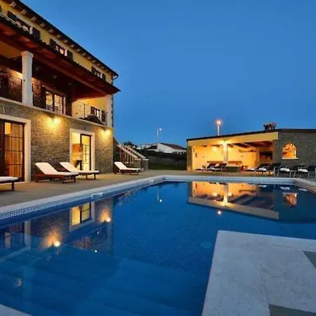 Lovely 5-bed In *